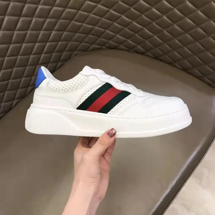 P380 new men's shoes GUCCI [Lightning] latest shoes are shipped. Original quality, fashionable, made of special materials, sheepskin lining, brand new packaging. The foot feels super comfortable and the workmanship is impeccable. Size: 38-45